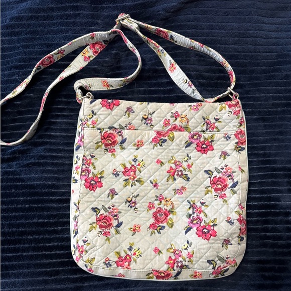 Vera Bradley Triple Zip Hipster Crossbody – English Rose Floral 🌹🏵️💐 - Picture 4 of 8